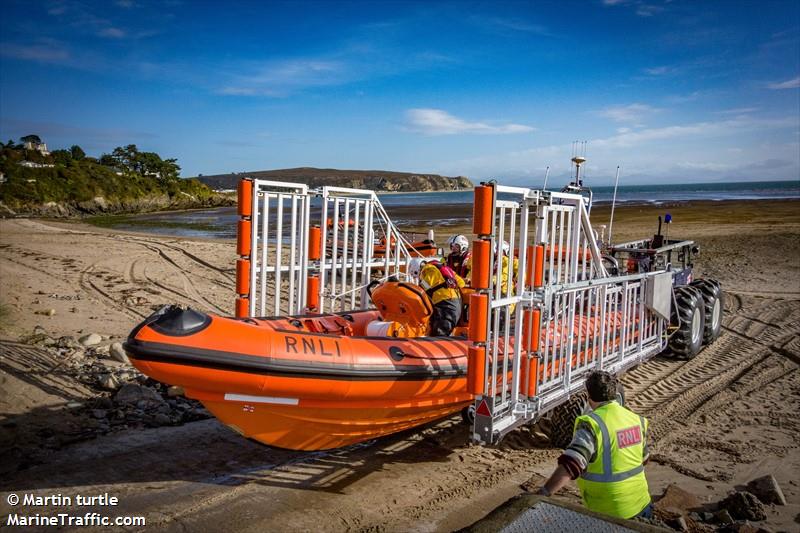 rnli lifeboat b-886 (SAR) - IMO , MMSI 235111832 under the flag of United Kingdom (UK)