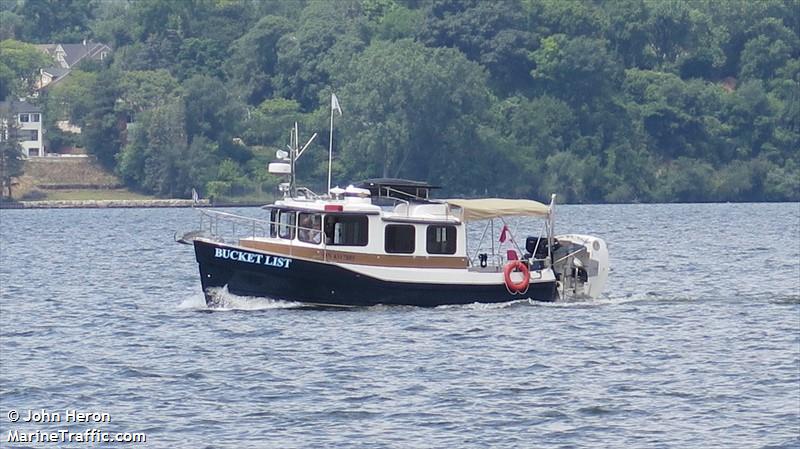 bucket list (Pleasure craft) - IMO , MMSI 316027429 under the flag of Canada