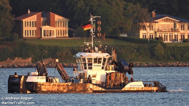 molly (Utility Vessel) - IMO 9182227, MMSI 341125001, Call Sign V4GB5 under the flag of St Kitts & Nevis