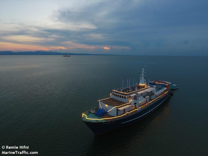 dancing wave (Passenger ship) - IMO , MMSI 533170597, Call Sign 9MVW8 under the flag of Malaysia