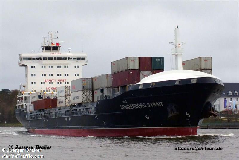 noah (Container Ship) - IMO 9265586, MMSI 305904000, Call Sign V2HU9 under the flag of Antigua & Barbuda