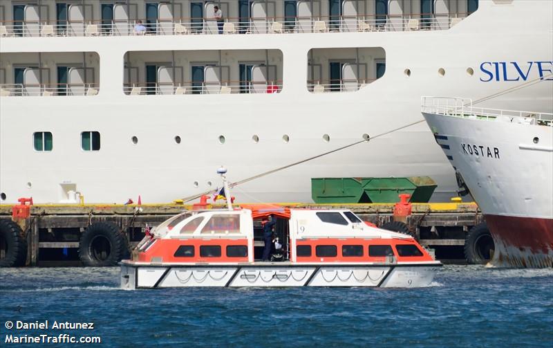 aurora tender 9 (Passenger ship) - IMO , MMSI 310556040 under the flag of Bermuda