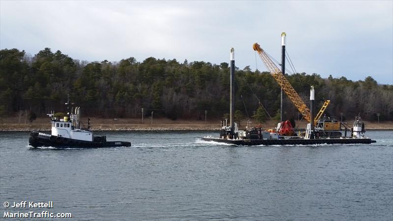 triton (Dredging or UW ops) - IMO , MMSI 338189115 under the flag of USA