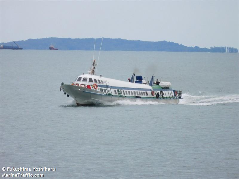 sri labuan tiga (Passenger ship) - IMO , MMSI 533560000, Call Sign 9WAK9 under the flag of Malaysia