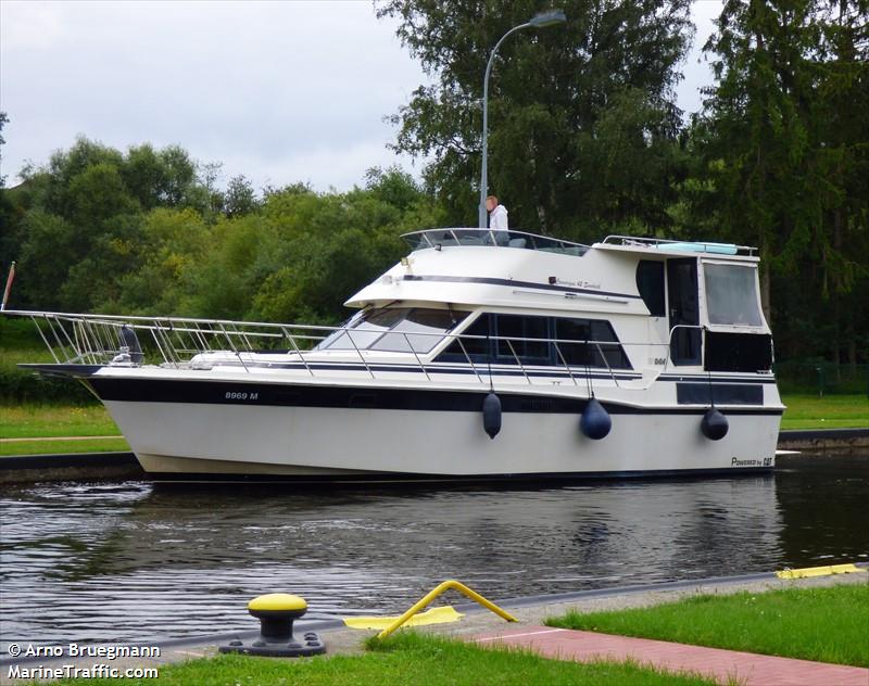 old lady (Pleasure craft) - IMO , MMSI 218017340, Call Sign DA8863 under the flag of Germany