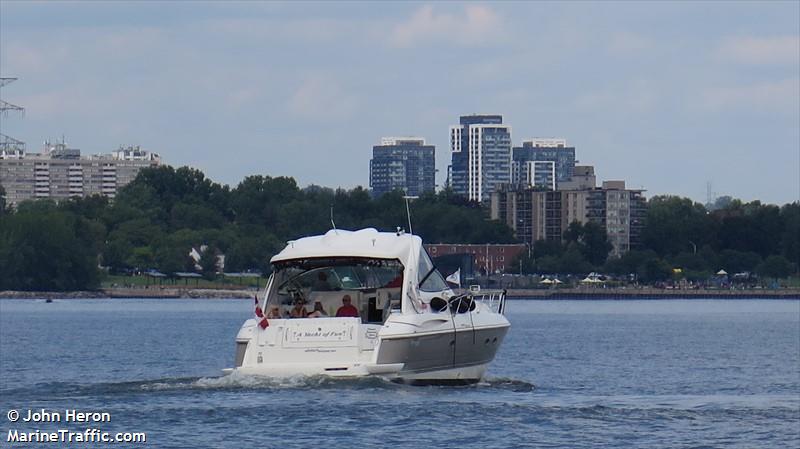 a yacht of fun (Pleasure craft) - IMO , MMSI 316040589 under the flag of Canada
