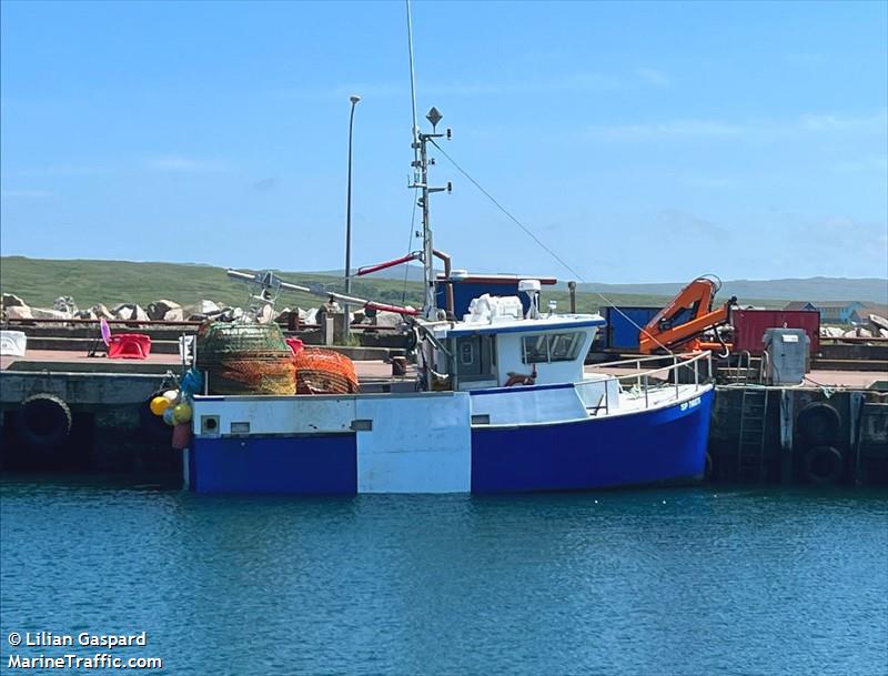 carlos (Fishing vessel) - IMO , MMSI 361000120, Call Sign FGD9078 under the flag of St Pierre & Miquelon