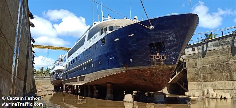 blue manta (Passenger ship) - IMO , MMSI 525005374, Call Sign YBCV2 under the flag of Indonesia