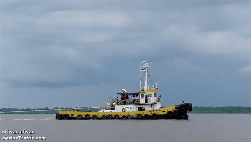 tb.mutsumaru (Tug) - IMO , MMSI 555555554, Call Sign YD 3600 under the flag of Pitcairn Island