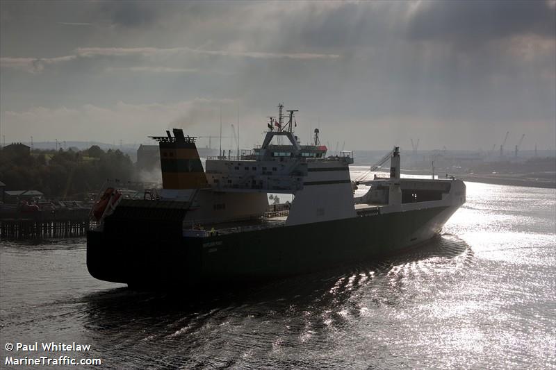 hartland point (Ro-Ro Cargo Ship) - IMO 9248538, MMSI 235505000, Call Sign ZIQS6 under the flag of United Kingdom (UK)