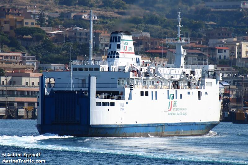 scilla (Passenger/Ro-Ro Cargo Ship) - IMO 8219906, MMSI 247052200, Call Sign IBBW under the flag of Italy