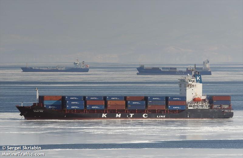 sunny iris (Container Ship) - IMO 9669639, MMSI 538005291, Call Sign V7CN8 under the flag of Marshall Islands