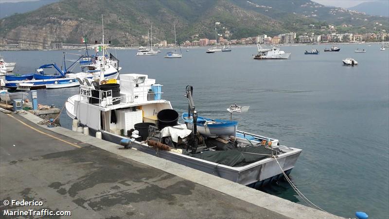 alga iii (Fishing vessel) - IMO , MMSI 247049440, Call Sign IKYC under the flag of Italy