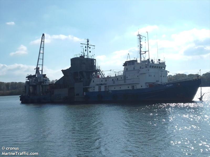 pilgrim (Dredger) - IMO 7397593, MMSI 677041600, Call Sign 5IM 516 under the flag of Tanzania