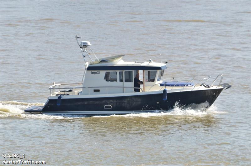 calm waters (Pleasure craft) - IMO , MMSI 232050899, Call Sign MOJC6 under the flag of United Kingdom (UK)