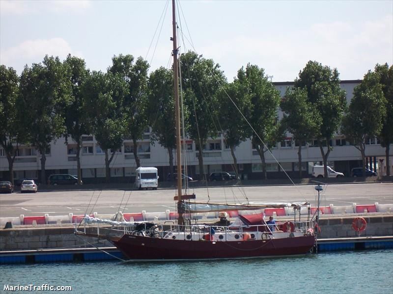 edna may (Sailing vessel) - IMO , MMSI 235076965