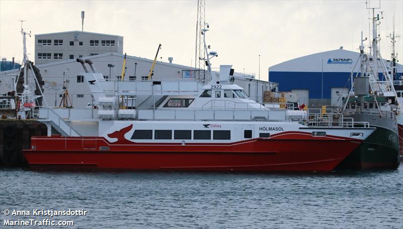 holmasol (Passenger Ship) - IMO 8820250, MMSI 251506110, Call Sign 2922 under the flag of Iceland