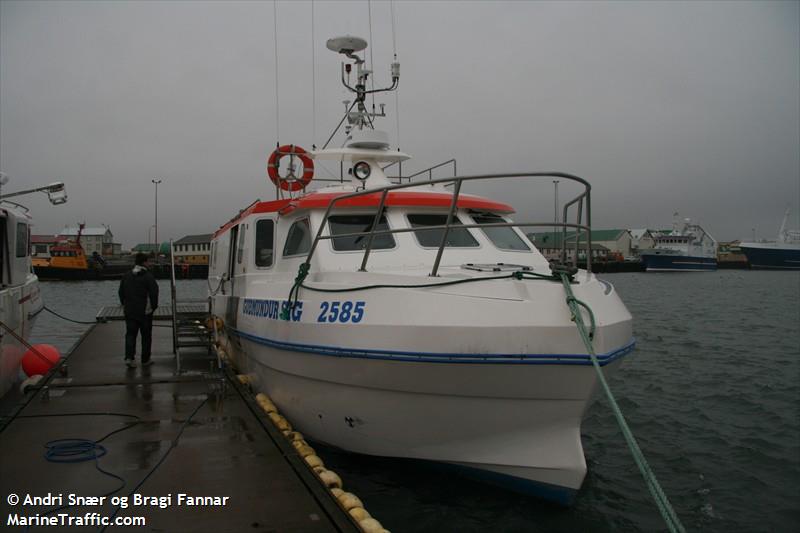 oddur a nesi (Fishing vessel) - IMO , MMSI 251533110, Call Sign 2585 under the flag of Iceland