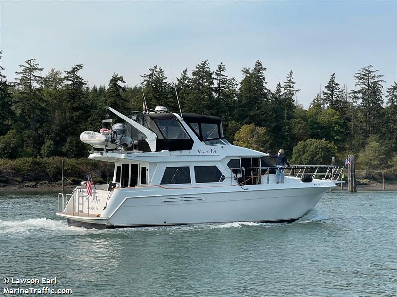 its a yot (Pleasure craft) - IMO , MMSI 338488422 under the flag of USA