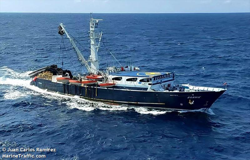 vallerie 2 (Fishing Vessel) - IMO , MMSI 200000001
