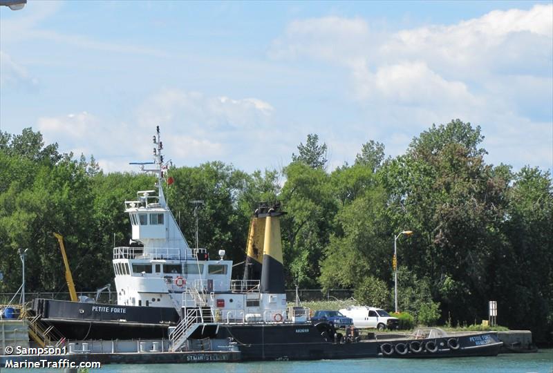 pettite forte (Pusher Tug) - IMO 6826119, MMSI 316002065, Call Sign CFG3677 under the flag of Canada