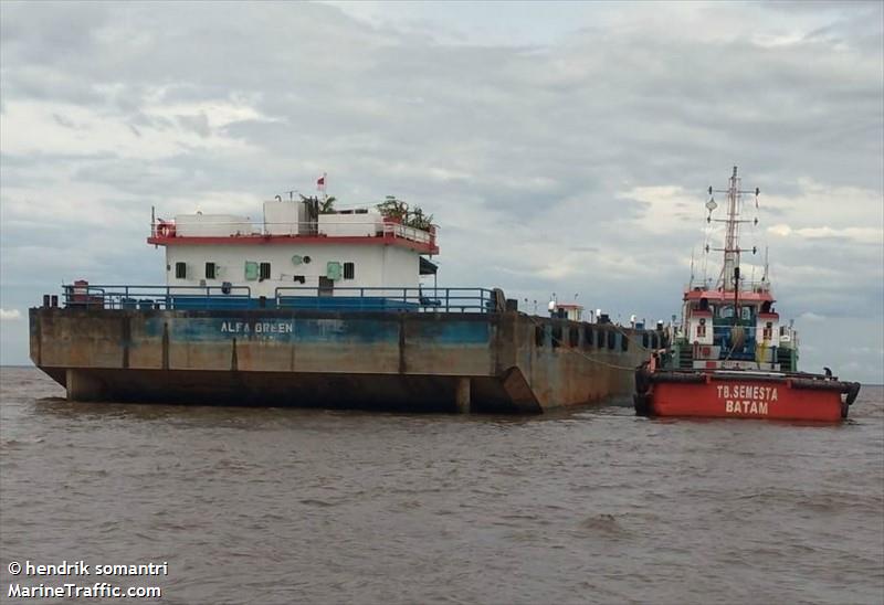 tb.semesta (Tug) - IMO 8686604, MMSI 525007143, Call Sign YDA3189 under the flag of Indonesia