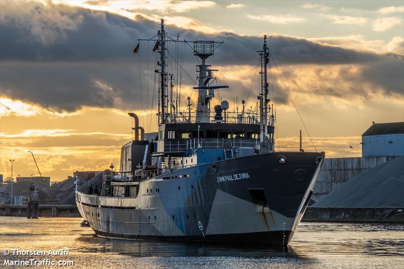 john paul de joria (Research Vessel) - IMO 8027406, MMSI 341224001, Call Sign V4JW5 under the flag of St Kitts & Nevis