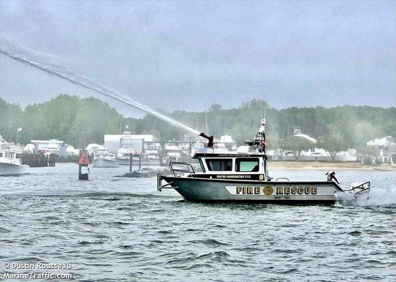 fireboat 9 (SAR) - IMO , MMSI 338490052 under the flag of USA