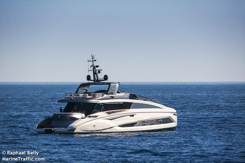 la vie (Pleasure craft) - IMO , MMSI 319154600, Call Sign ZGIH8 under the flag of Cayman Islands