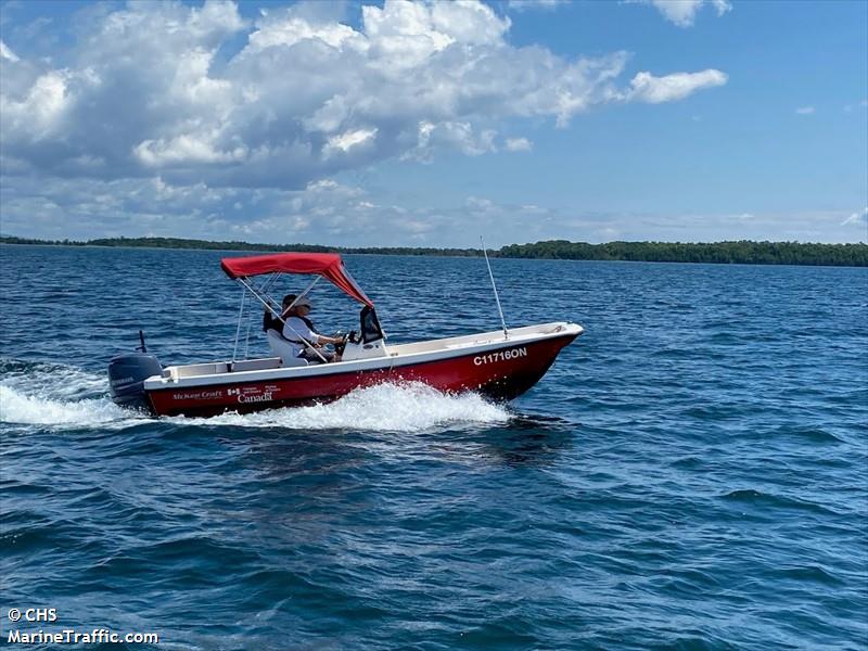 mackee 11 (Dredging or UW ops) - IMO , MMSI 316044756, Call Sign MACKEE under the flag of Canada