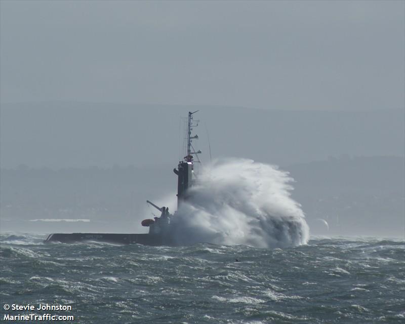 hopetoun (Tug) - IMO 9140865, MMSI 232002720, Call Sign MWVX6 under the flag of United Kingdom (UK)