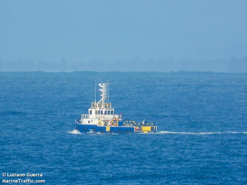 xoha (Port tender) - IMO , MMSI 710812020 under the flag of Brazil