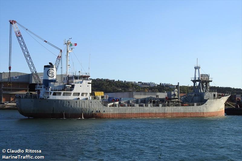 lika (Cement Carrier) - IMO 7377701, MMSI 671410100, Call Sign 5VIW3 under the flag of Togolese Rep