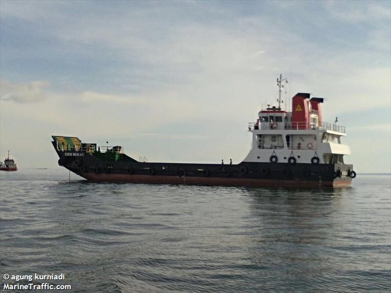 lct smm berau (Landing Craft) - IMO 9822750, MMSI 525100304, Call Sign YBRB2 under the flag of Indonesia