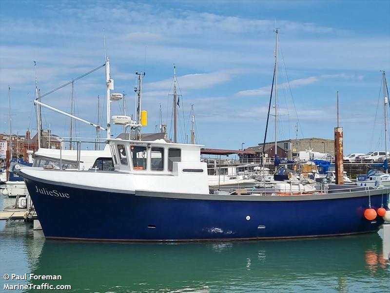 juliesue (Diving ops) - IMO , MMSI 232049088, Call Sign MOAY7 under the flag of United Kingdom (UK)