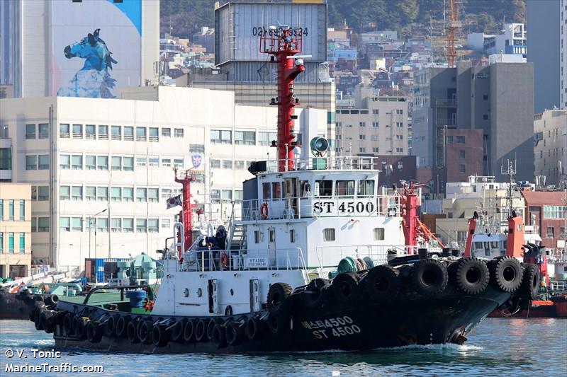 st4500 (Tug) - IMO 9588330, MMSI 440343000, Call Sign D7IV under the flag of Korea