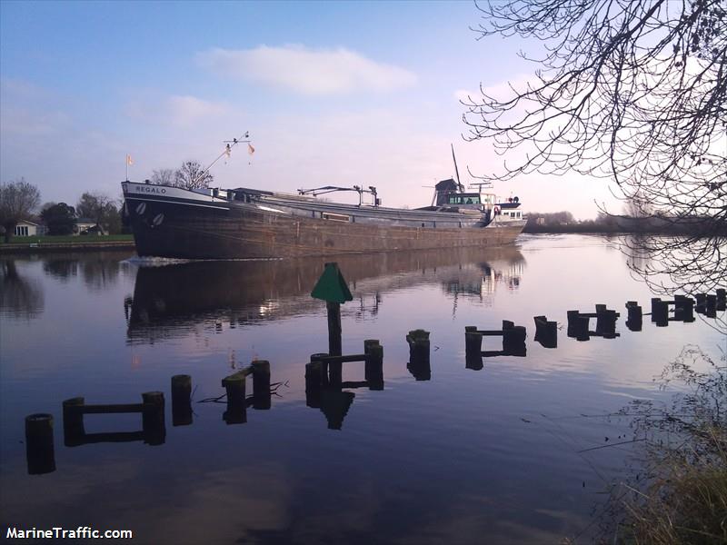 regalo (Cargo ship) - IMO , MMSI 244690579, Call Sign PD8165 under the flag of Netherlands