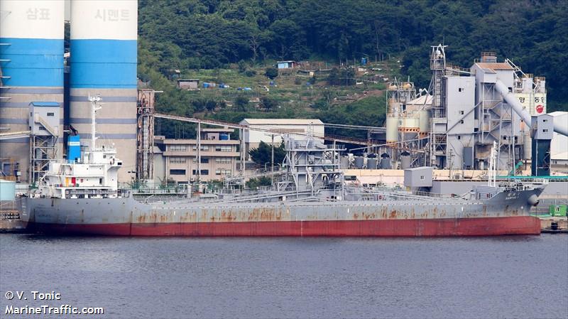 sampyo 1ho (Cement Carrier) - IMO 9305946, MMSI 440058710, Call Sign 170037 under the flag of Korea