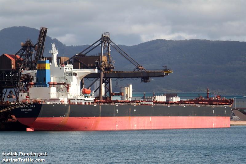 mineral oak (Bulk Carrier) - IMO 9413717, MMSI 477728500, Call Sign VRGJ8 under the flag of Hong Kong