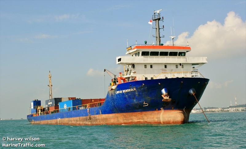 mv lintas bengkulu (Container Ship) - IMO 9674579, MMSI 525007115, Call Sign P O V X under the flag of Indonesia