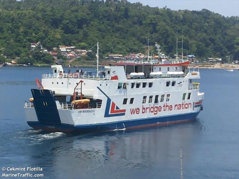 kmp.menumbing raya (Passenger/Ro-Ro Cargo Ship) - IMO 8650564, MMSI 525001052, Call Sign Y H J Z under the flag of Indonesia