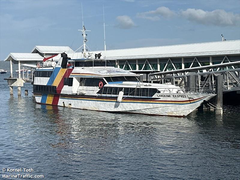 langkawi ferry 1 (Passenger Ship) - IMO 9072355, MMSI 533000810, Call Sign 9MBM5 under the flag of Malaysia