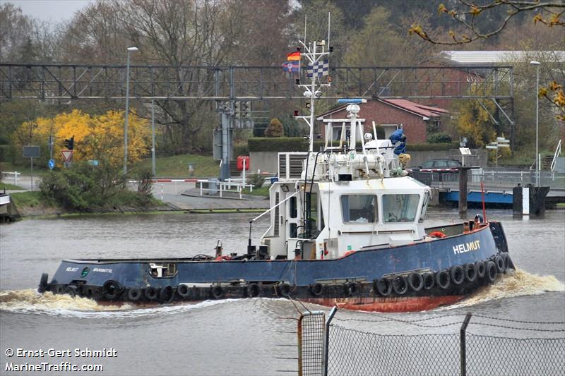 helmut (Tug) - IMO , MMSI 211261090, Call Sign DJTT under the flag of Germany