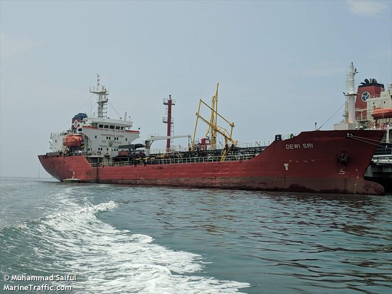mt.dewi sri (Oil Products Tanker) - IMO 9208708, MMSI 525007030, Call Sign PMVU under the flag of Indonesia