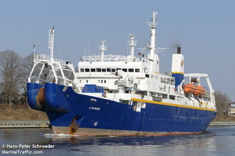 it intrepid (Cable Layer) - IMO 8710871, MMSI 314199000, Call Sign 8PSH under the flag of Barbados