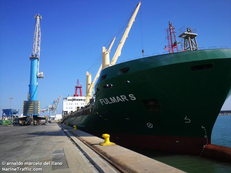 usv.fulmar (Tug) - IMO , MMSI 525015618, Call Sign PORO under the flag of Indonesia