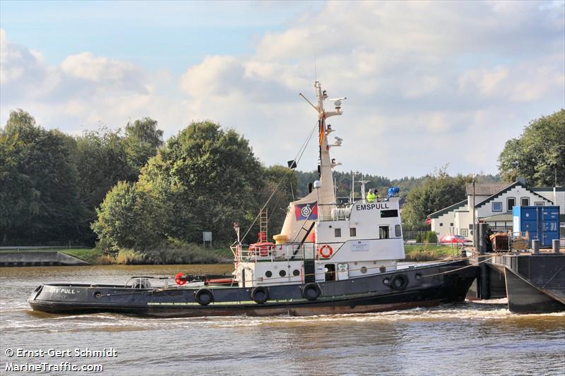 ems pull (Tug) - IMO 7017909, MMSI 255805540, Call Sign CQJD under the flag of Madeira