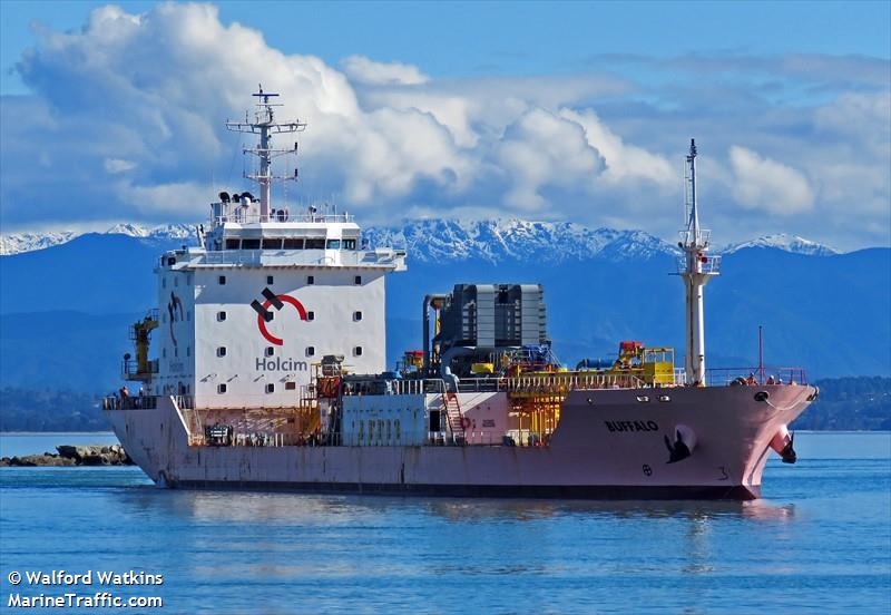buffalo (Cement Carrier) - IMO 9149201, MMSI 512432000, Call Sign ZMTB under the flag of New Zealand