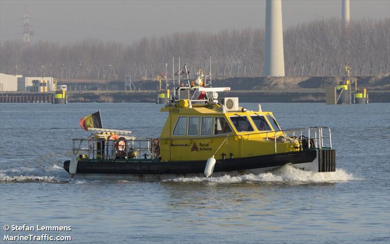 tuimelaar (Dredging or UW ops) - IMO , MMSI 205532890, Call Sign OT5328 under the flag of Belgium