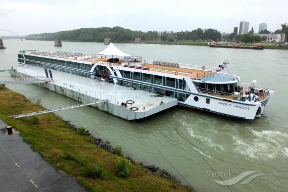 amadeus princess. (Passenger ship) - IMO , MMSI 211171530, Call Sign DG4264 under the flag of Germany